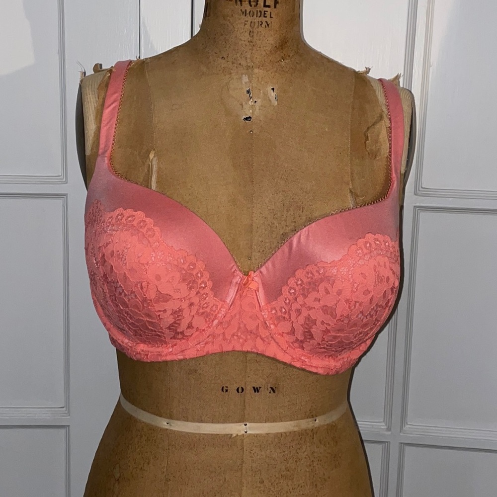 EUC Victoria’s Secret Body By Victoria Coral Lined Demi Bra 38DD